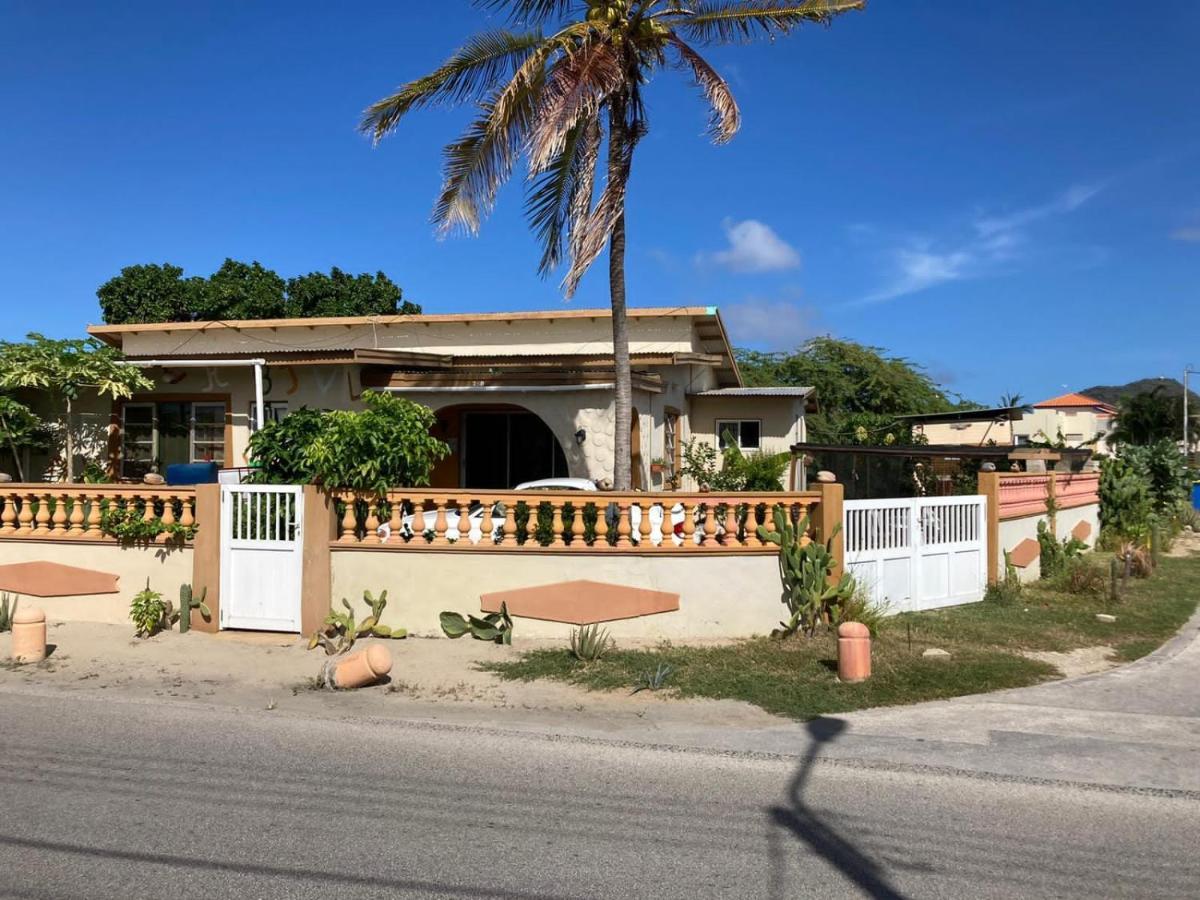 דירות אורנג'סטאד Aruba Backpackers מראה חיצוני תמונה